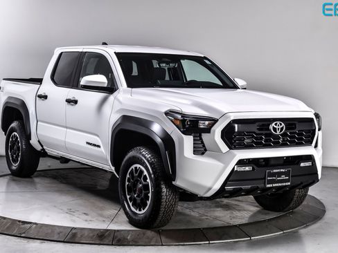 Used 2024 Toyota Tacoma TRD Off-Road AWD/4WD image 1