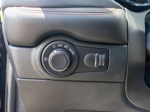 Used 2024 Dodge Durango GT AWD/4WD image 16