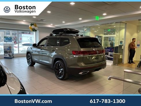 New 2026 Volkswagen Atlas SE image 2