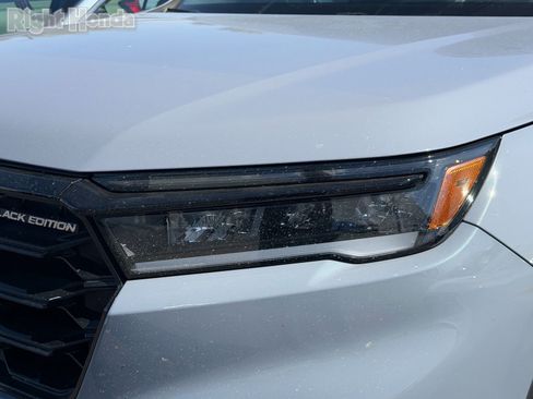 Used 2025 Honda Pilot Black Edition image 10