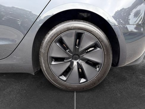 Used 2025 Tesla Model 3 Long Range AWD/4WD image 32