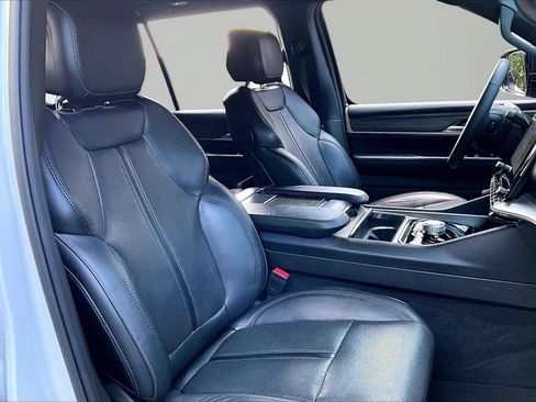Certified 2024 Jeep Wagoneer L Series II w/ Flexible Seating Group RWD image 22