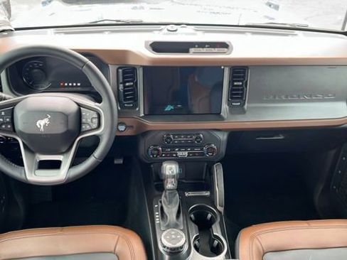 Used 2024 Ford Bronco Outer Banks AWD/4WD image 32