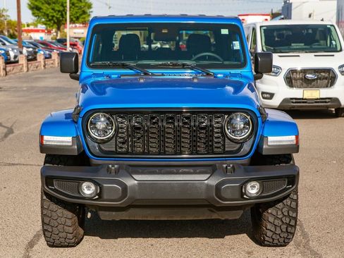 Used 2025 Jeep Gladiator Sport AWD/4WD image 3
