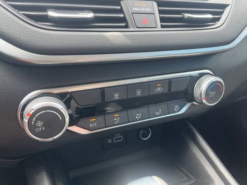 Used 2024 Nissan Altima 2.5 S FWD image 17