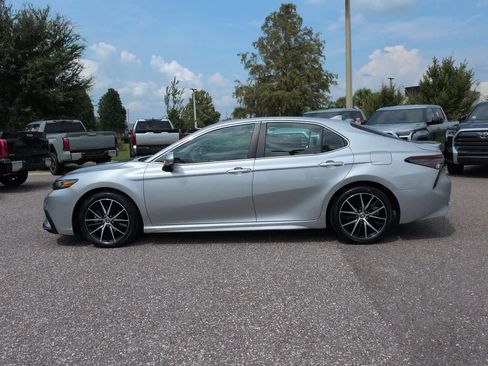 Used 2023 Toyota Camry SE FWD image 3