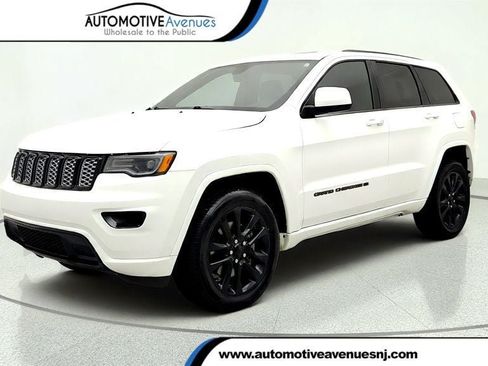 Used 2022 Jeep Grand Cherokee Laredo X AWD/4WD image 1