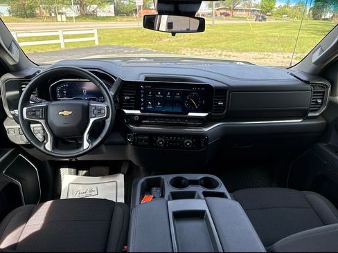 Used 2025 Chevrolet Silverado 1500 LT AWD/4WD image 4