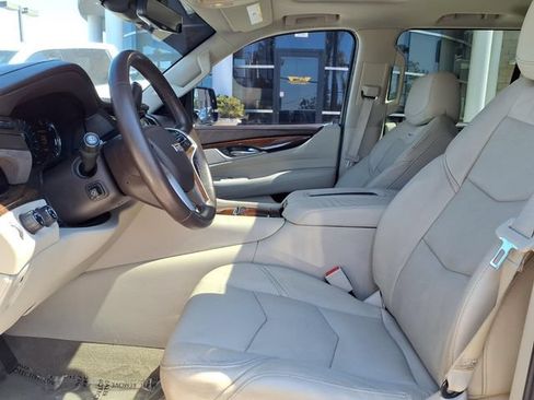 Used 2017 Cadillac Escalade Premium Luxury AWD/4WD image 19