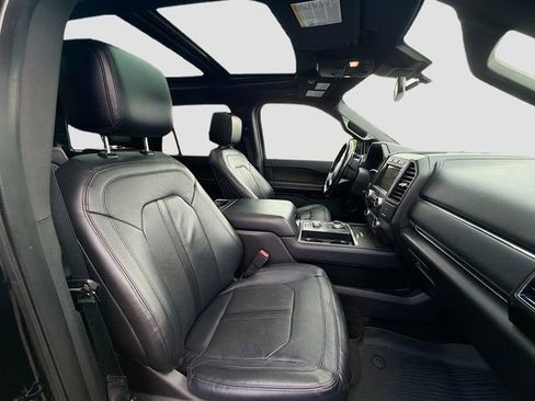 Used 2018 Ford Expedition Limited w/ Equipment Group 302A AWD/4WD image 29