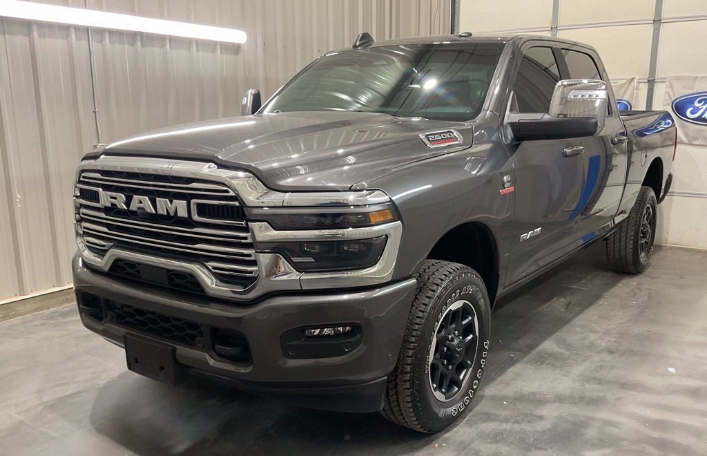Used 2026 RAM 2500 Laramie AWD/4WD image 3