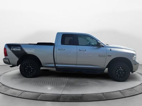 Used 2017 RAM 1500 Classic SLT AWD/4WD image 3