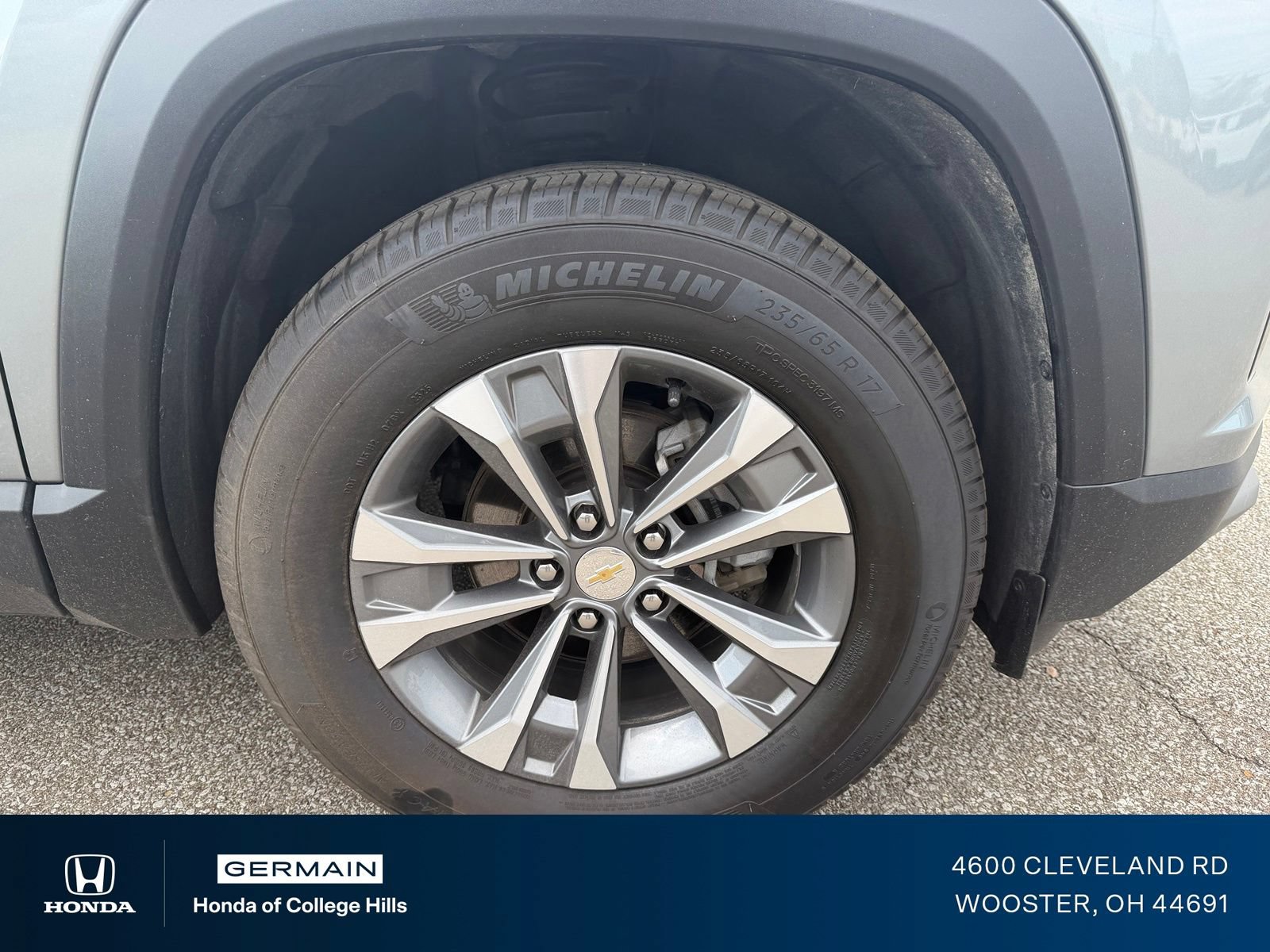 Used 2025 Chevrolet Equinox LT AWD/4WD image 2