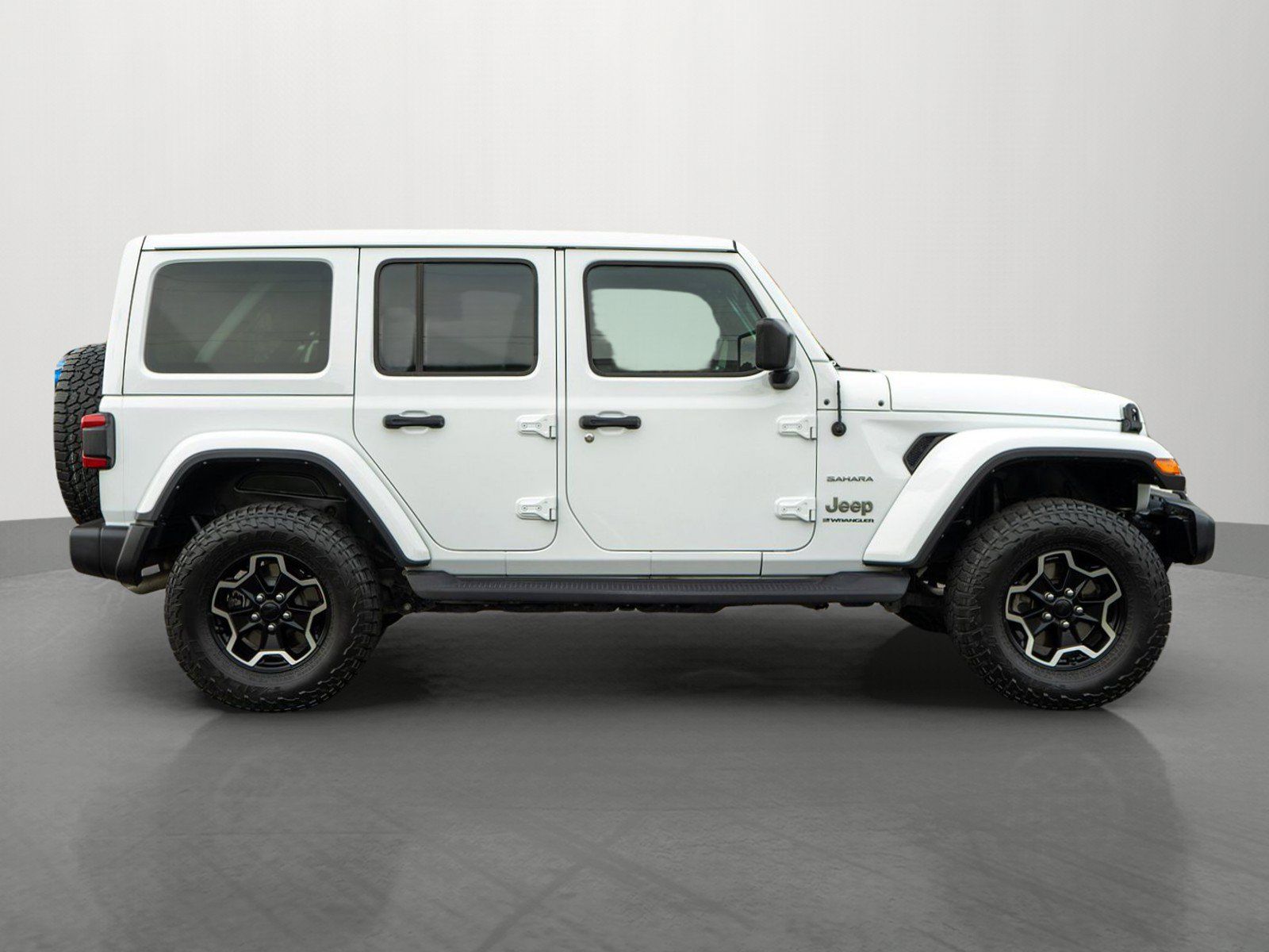 Used 2023 Jeep Wrangler Unlimited Sahara w/ Safety Group AWD/4WD image 8