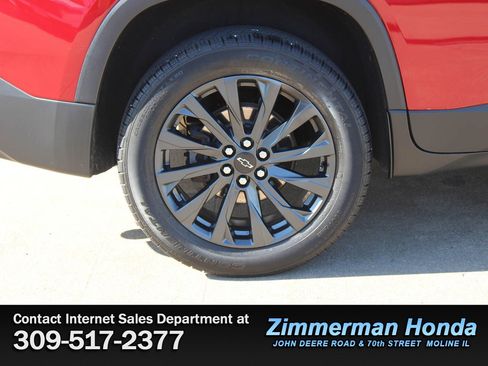 Used 2024 Chevrolet Traverse RS AWD/4WD image 23