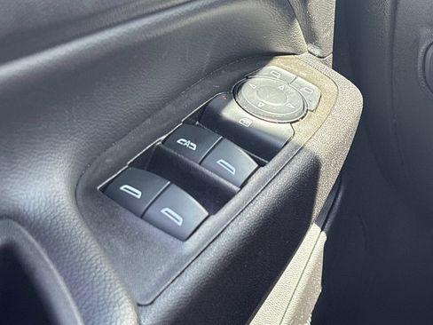 Used 2024 Chevrolet Equinox LT FWD image 11