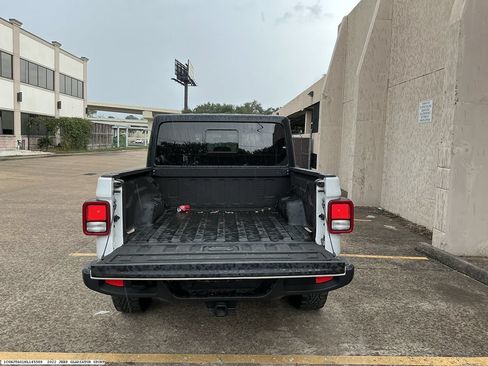 Used 2022 Jeep Gladiator Sport AWD/4WD image 10
