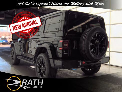 Used 2022 Jeep Wrangler Unlimited Sahara w/ Safety Group image 9