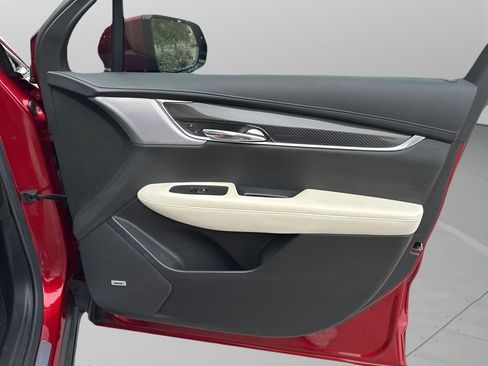 Certified 2023 Cadillac XT6 Sport w/ Technology Package image 13