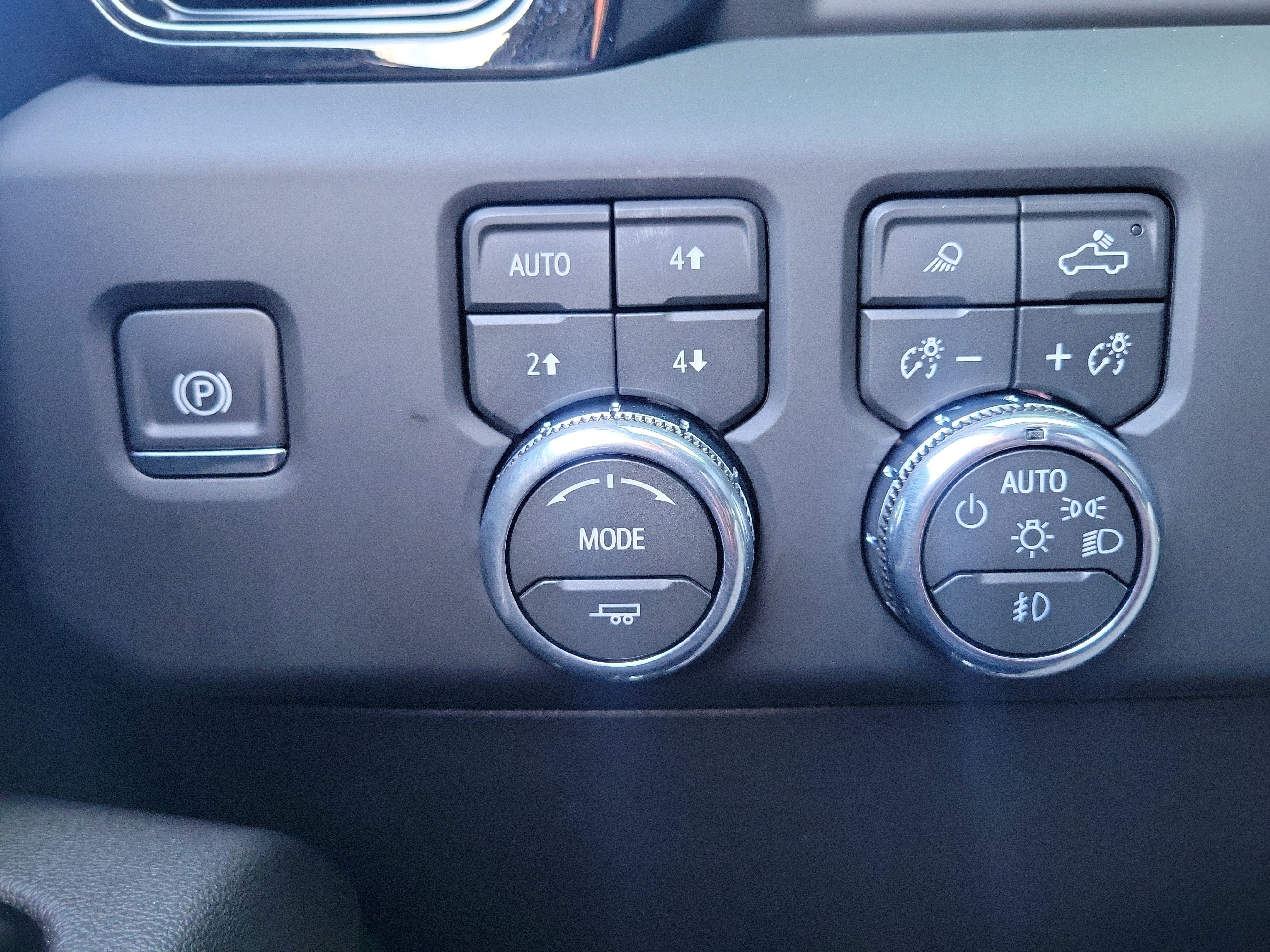Used 2026 GMC Sierra 2500 AT4 w/ AT4 Premium Plus Package AWD/4WD image 30