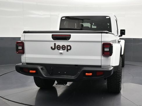 Used 2025 Jeep Gladiator Mojave w/ Convenience Group AWD/4WD image 2
