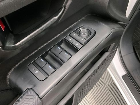 Used 2025 Toyota Tacoma SR5 AWD/4WD image 40