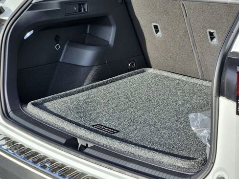 New 2026 Volkswagen Tiguan SE image 30