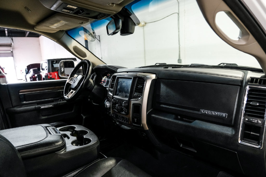 Used 2018 RAM 1500 Laramie AWD/4WD image 12