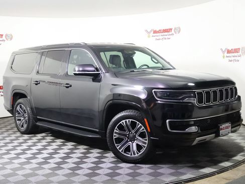 Used 2023 Jeep Wagoneer L Series II AWD/4WD image 2