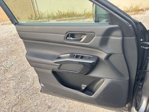 Used 2025 Nissan Pathfinder SV image 20