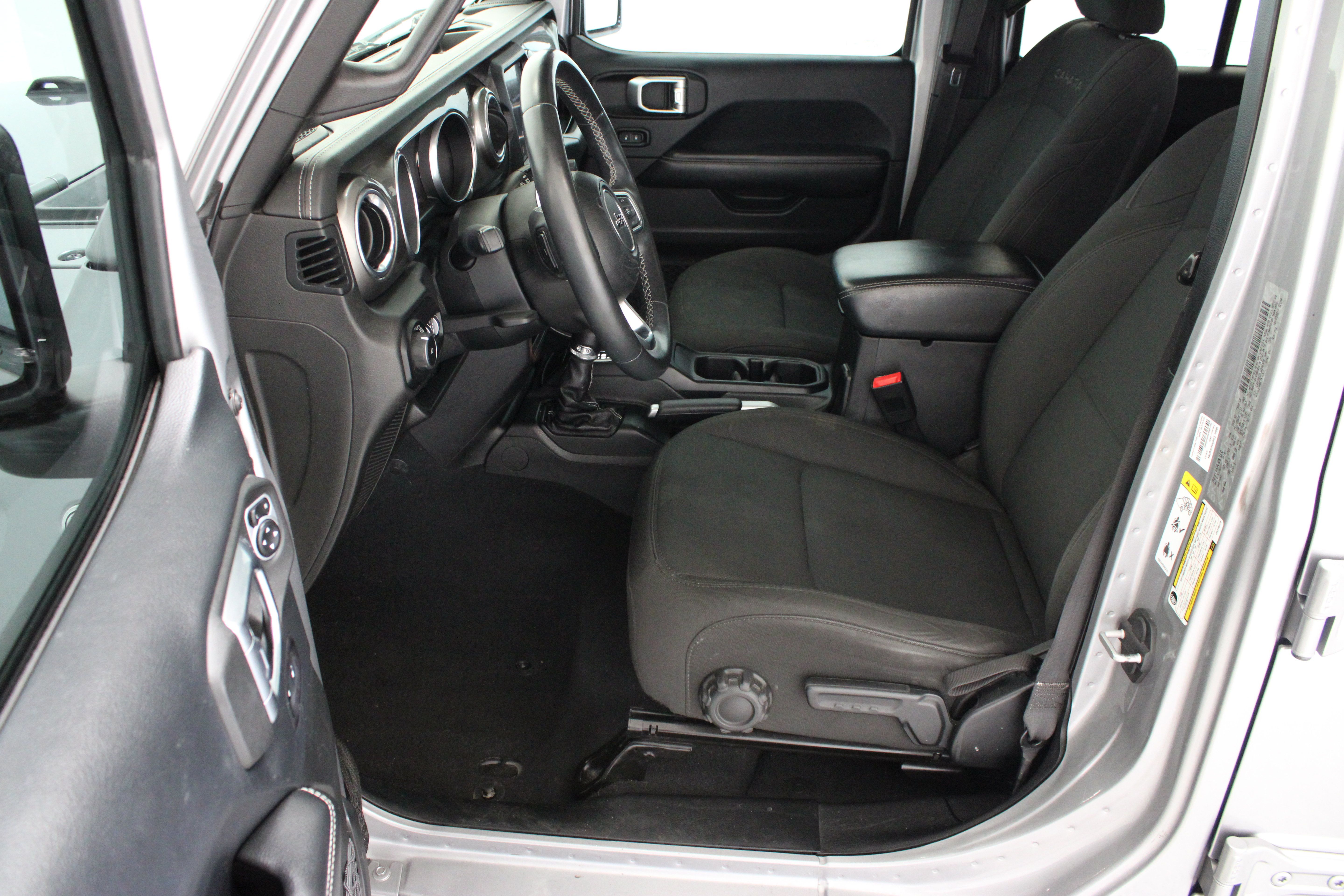 Used 2018 Jeep Wrangler Unlimited Sahara AWD/4WD image 14