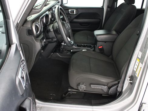 Used 2018 Jeep Wrangler Unlimited Sahara AWD/4WD image 14