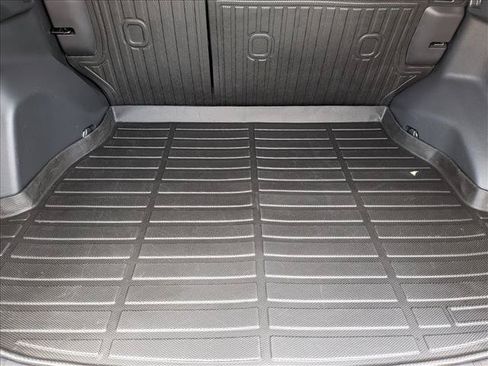 Used 2022 Toyota RAV4 SE AWD/4WD image 6