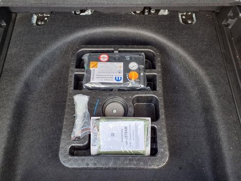 Used 2025 Jeep Compass Limited image 27