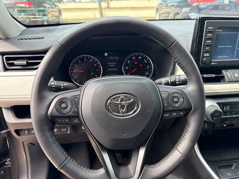 Used 2022 Toyota RAV4 XLE Premium AWD/4WD image 16