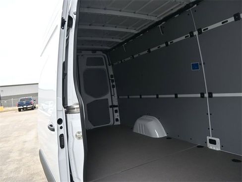 New 2024 Mercedes-Benz eSprinter 170 Cargo image 12