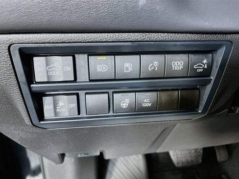 Used 2025 Toyota Tundra Platinum AWD/4WD image 13