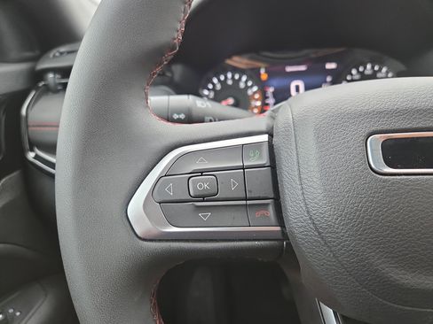 Certified 2025 Jeep Compass Trailhawk image 11