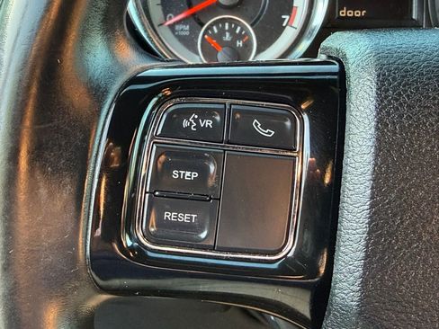 Used 2016 Dodge Grand Caravan SE FWD image 24