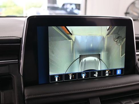 Used 2024 Chevrolet Suburban LT image 21