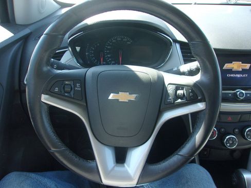 Used 2020 Chevrolet Trax LT w/ Driver Confidence Package AWD/4WD image 18