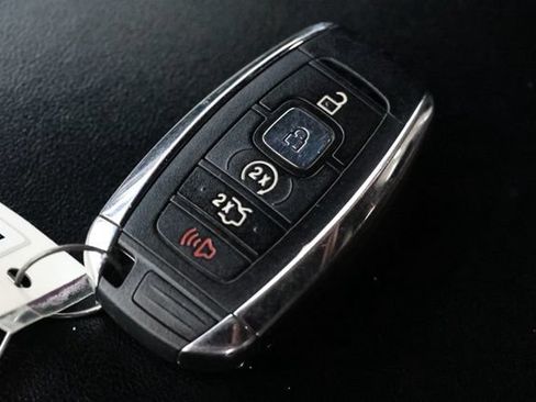 Used 2019 Lincoln Nautilus Select AWD/4WD image 40