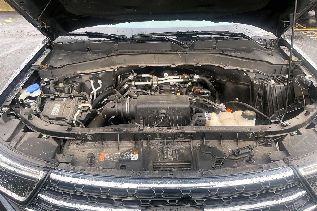 Used 2024 Ford Explorer XLT w/ Equipment Group 202A AWD/4WD image 9