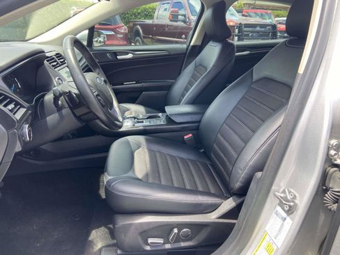 Used 2018 Ford Fusion SE w/ Equipment Group 201A FWD image 14