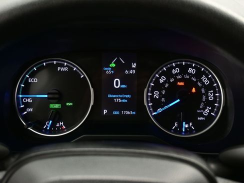 Used 2022 Toyota RAV4 LE AWD/4WD image 22