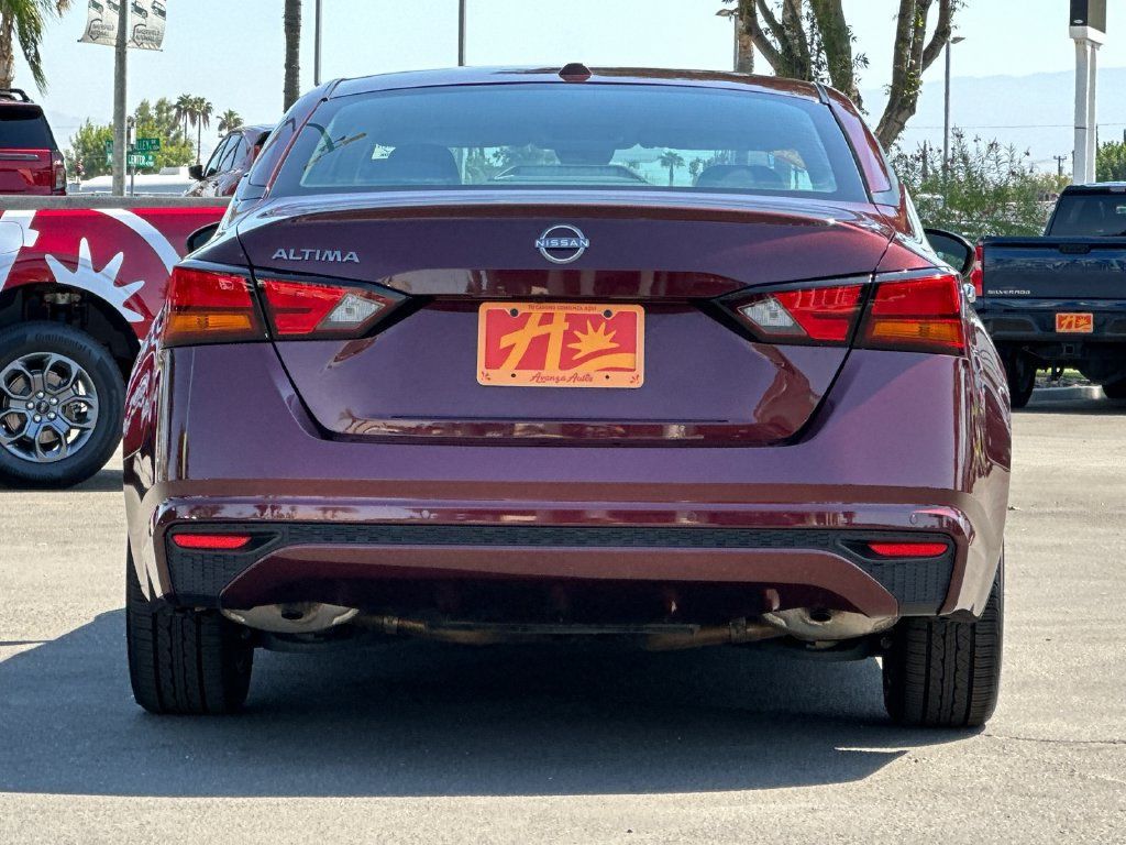 Used 2025 Nissan Altima 2.5 SV FWD image 4