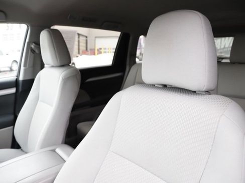 Used 2016 Toyota Highlander LE image 14
