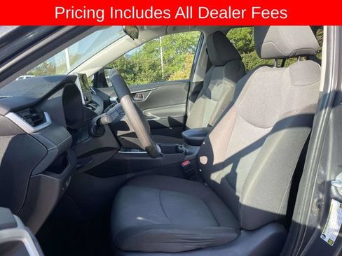 Used 2025 Toyota RAV4 XLE AWD/4WD image 20