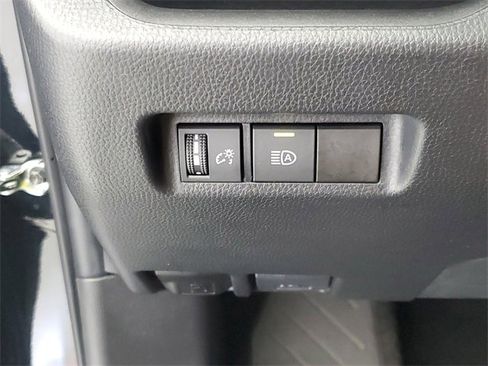 Used 2022 Toyota RAV4 XLE image 32