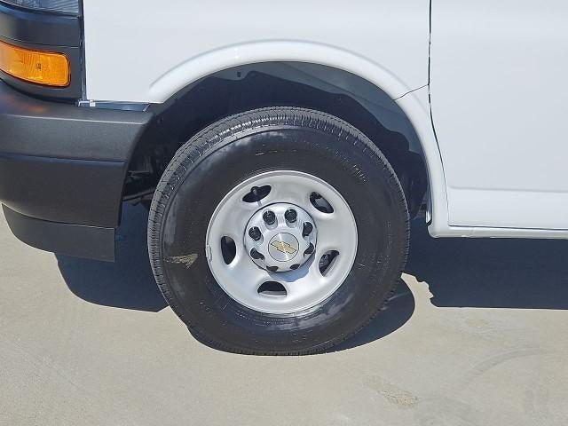 New 2026 Chevrolet Express 2500 Extended w/ Communications Package RWD image 30
